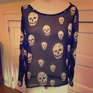 Cute top perfect for Halloween and nights out!